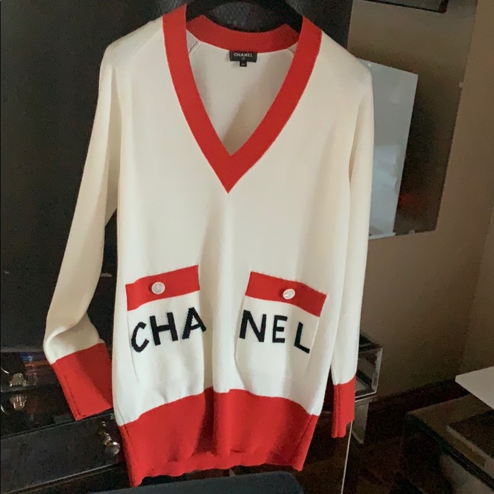 Chanel 2019 red and white sweater w Logo